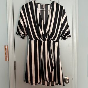 Short satin dress from Forever 21! Only one worn once!